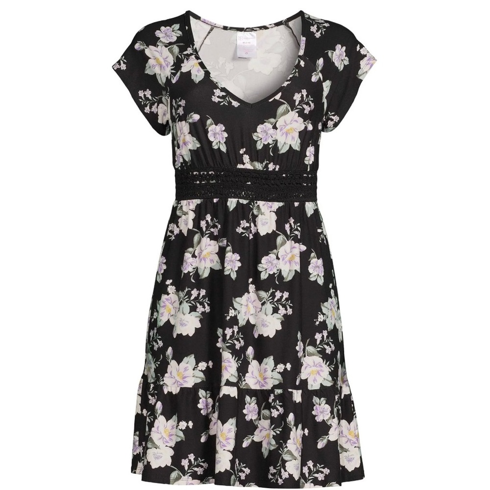 No Boundaries Juniors Babydoll Dress
with Short Sleeves.🦋